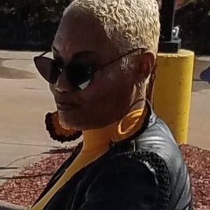 Meet your Posher, Carla